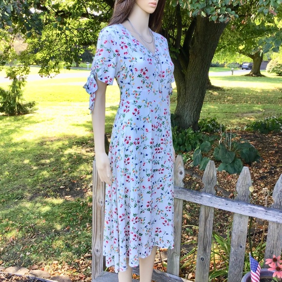 NEW CLASSIC STYLE FEMININE FLORAL DRESS - Picture 5 of 8